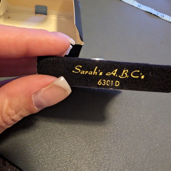 NIB Vintage Sarah Coventry Cursive "D" Brooch - Picture 3 of 6